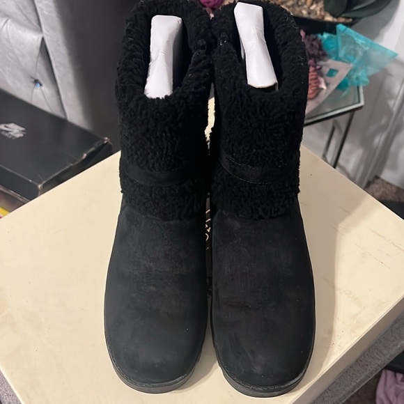 UGG boots size 9, black - Picture 2 of 4